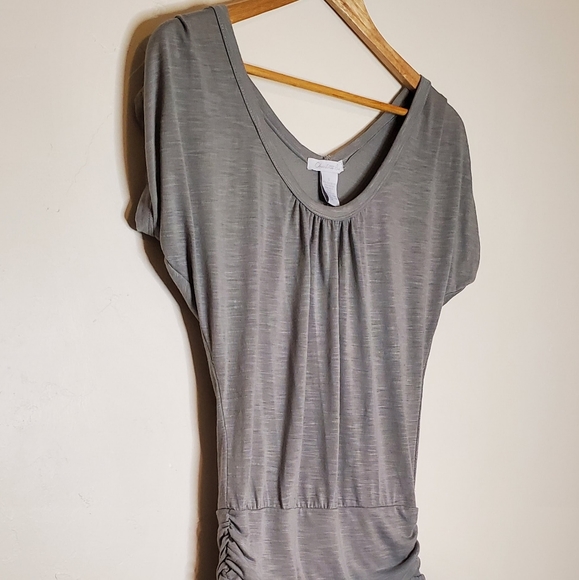 Light Gray Short Sleeve Tunic with Gathered Details - Picture 7 of 10